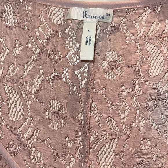 Lace Short Sleeve Top - Picture 3 of 4